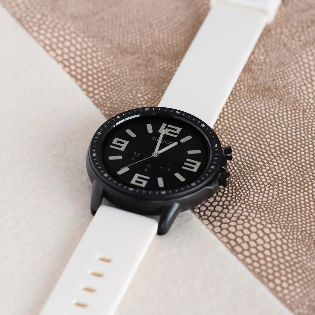 Black OOZOO smartwatch with white rubber strap - Q00327