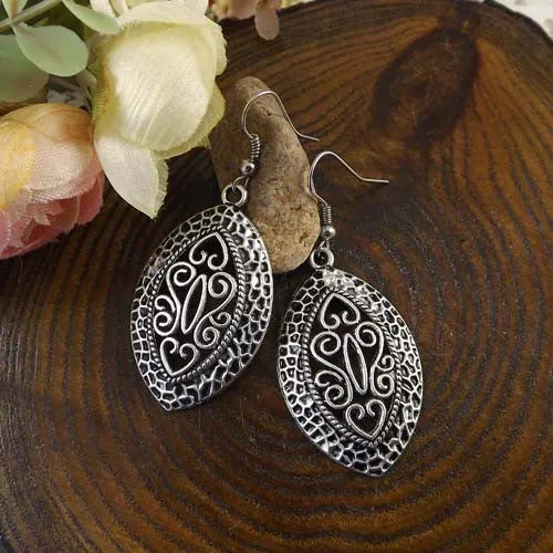 New Boho Vintage Silver Round Earrings For Women Hollow Flower Pending Earrings Pendant Enthic Jewelry Long Ear Hook Accessory